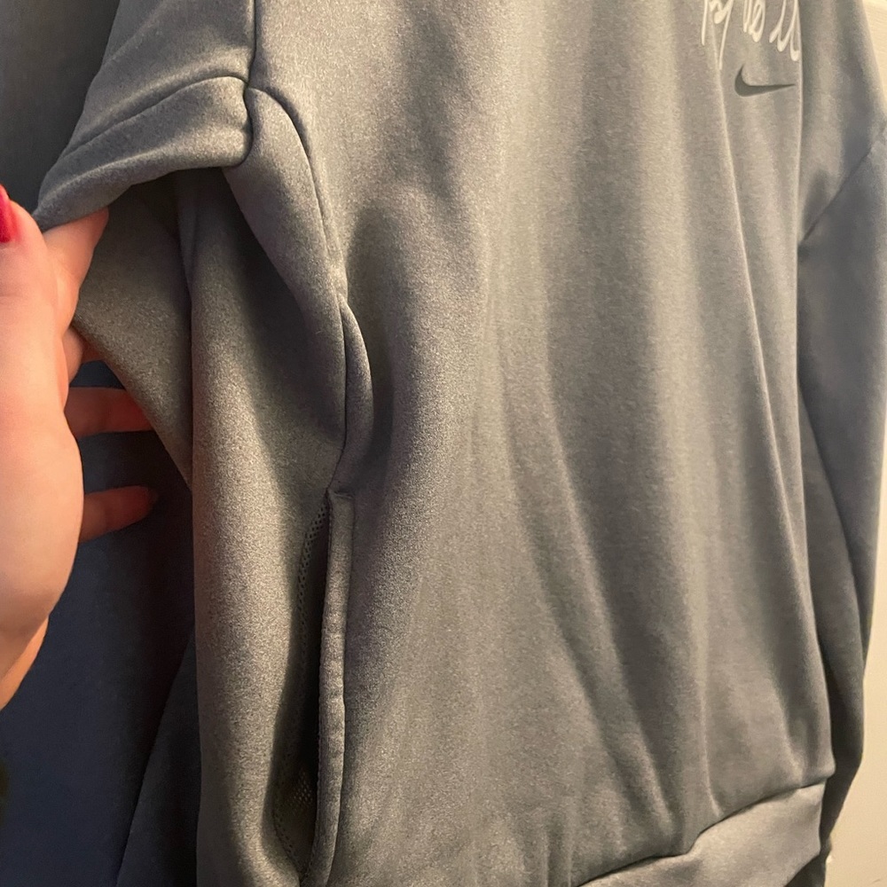Gray Womens Nike crewneck. Size medium with pockets
